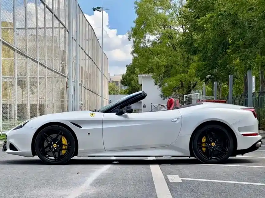 Ferrari California T 2016 2015 3.9T Standard