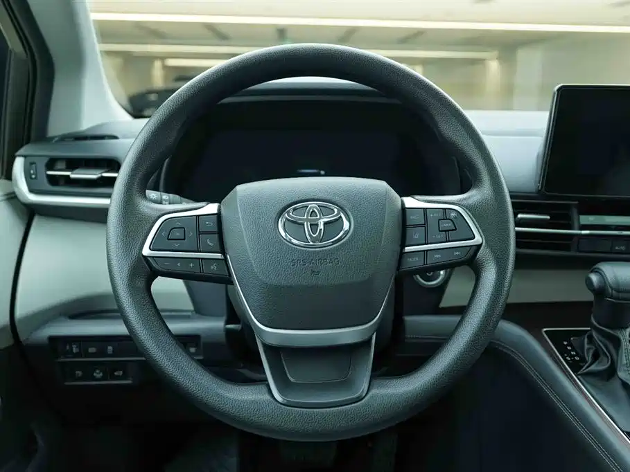 Toyota Granvia 2024 2.5L Hybrid Comfort фото 18