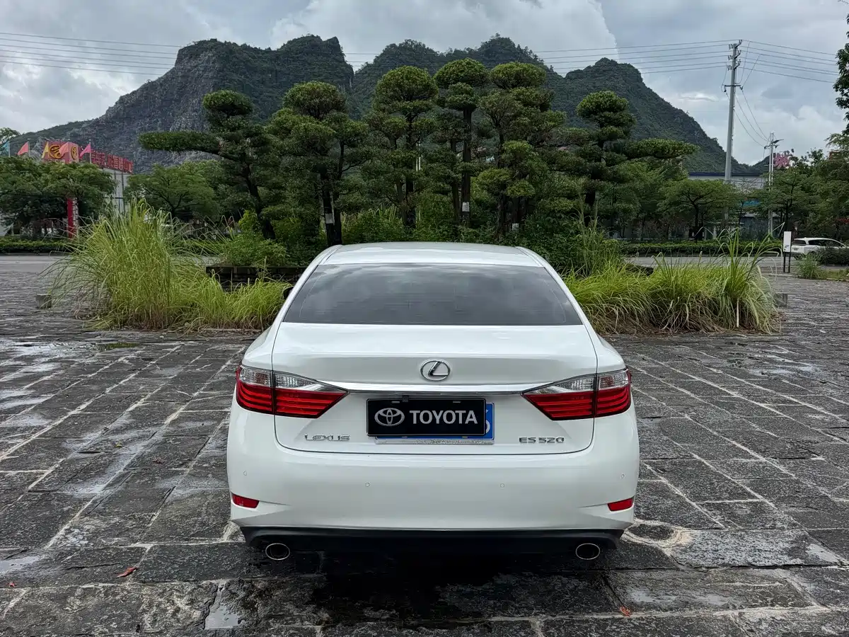 Фото 4 - Lexus ES