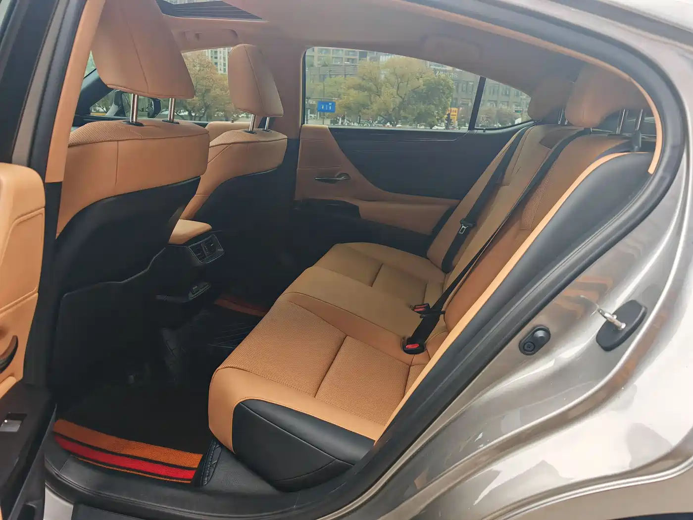 Lexus ES 2023 200 Excellence Edition фото 12