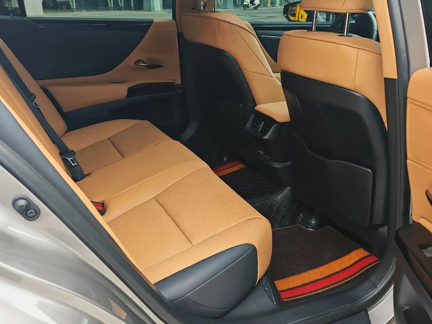 Lexus ES 2023 200 Excellence Edition фото 11