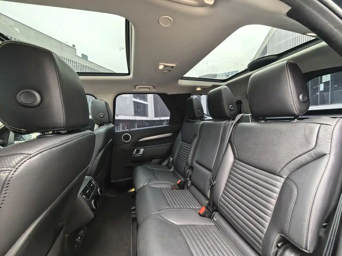 Land Rover Discovery 2023 360PS R-Dynamic S фото 14