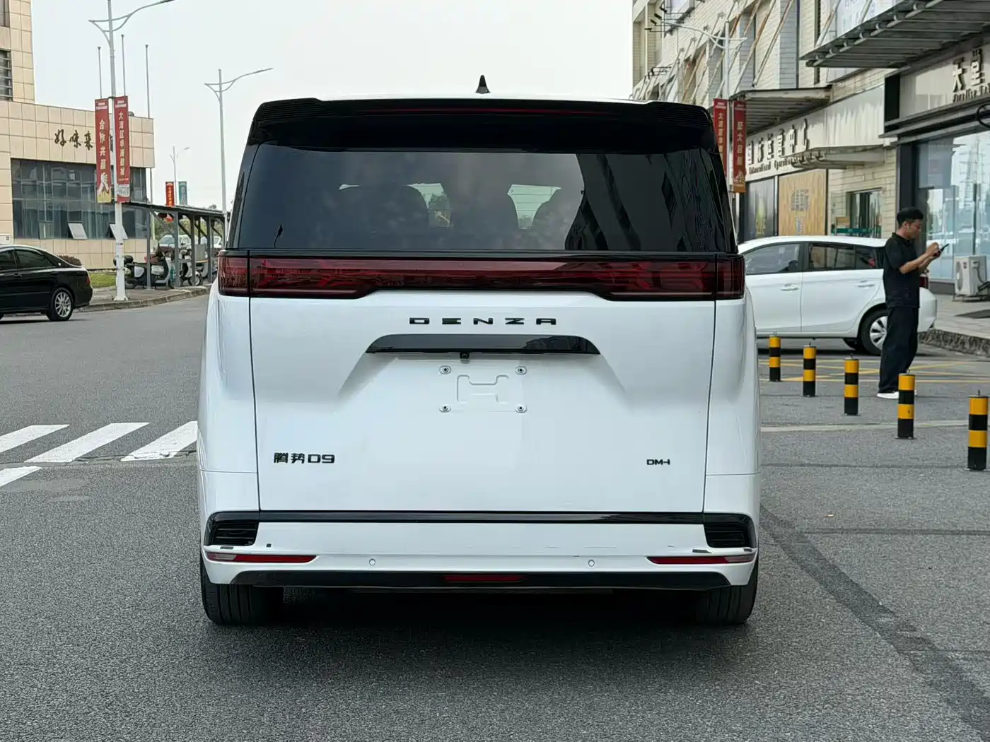 Denza D9 2022 DM-i 970 AWD Flagship фото 5