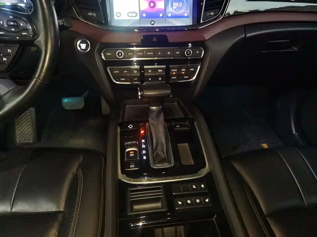 GAC Trumpchi Trumpchi GS8 2017 320T 2WD Luxury Smart Connect (7-seater) фото 14