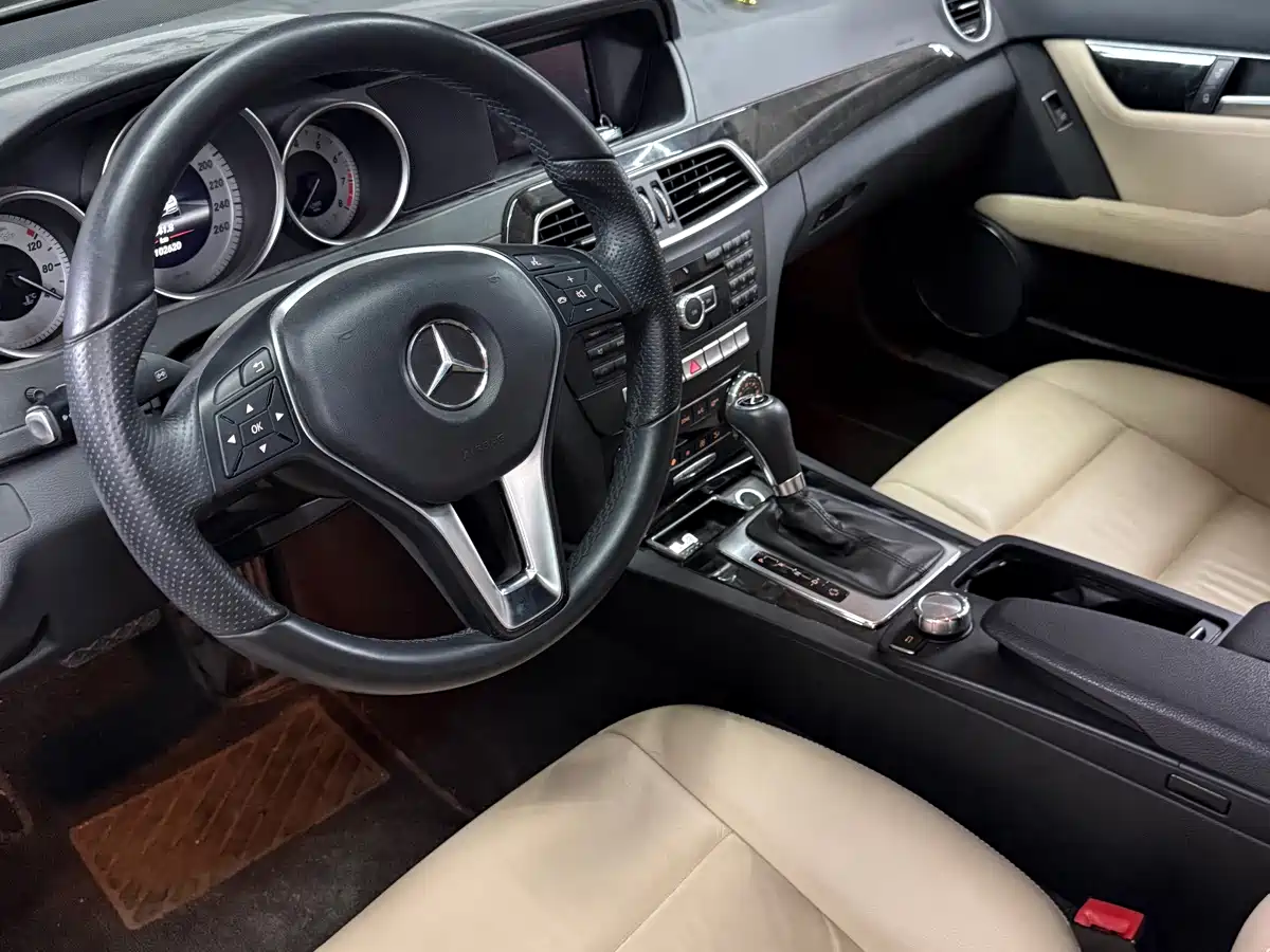 Фото 2 - Mercedes-Benz C-Class
