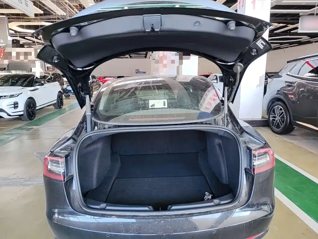 Фото 19 - Tesla Model 3