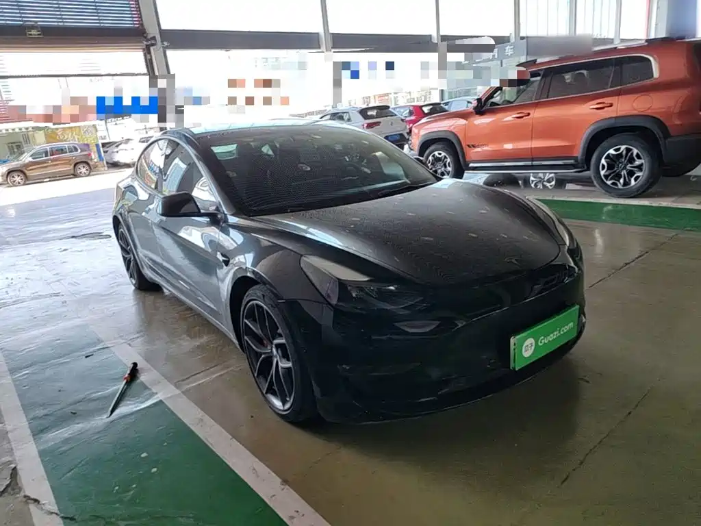 Фото 4 - Tesla Model 3