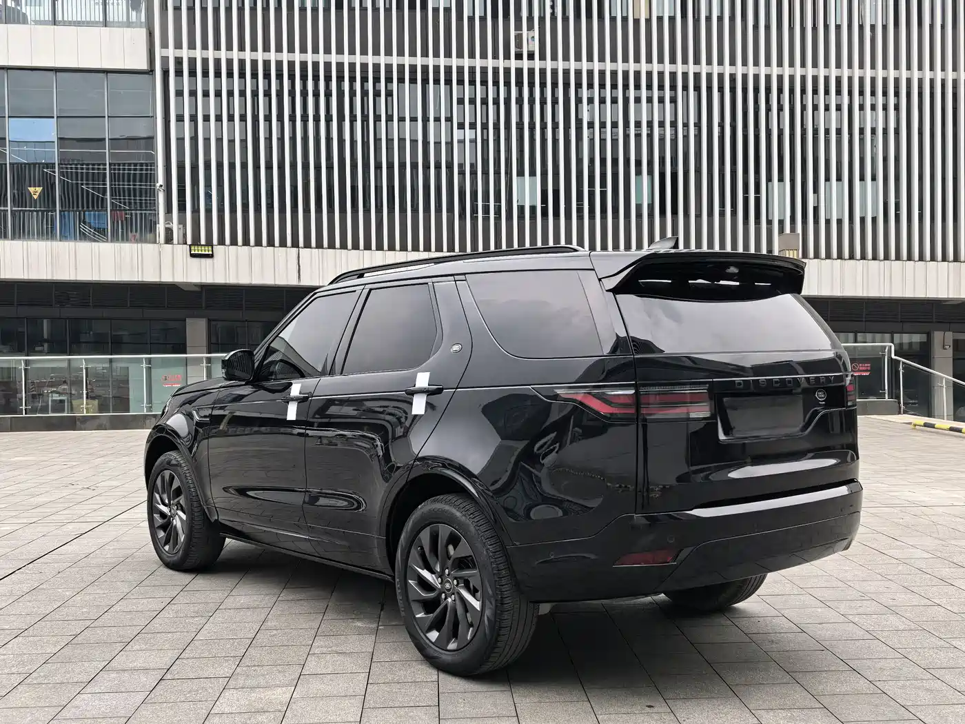 Land Rover Discovery 2023 360PS R-Dynamic S фото 21