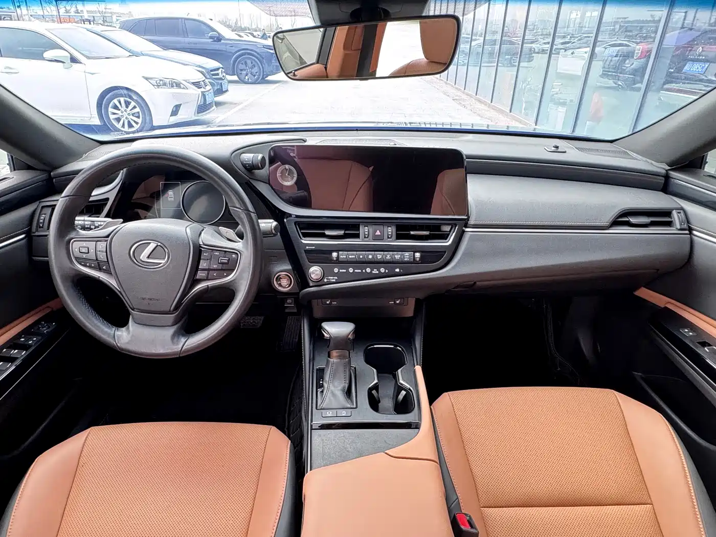 Lexus ES 2023 200 Excellence Edition фото 8