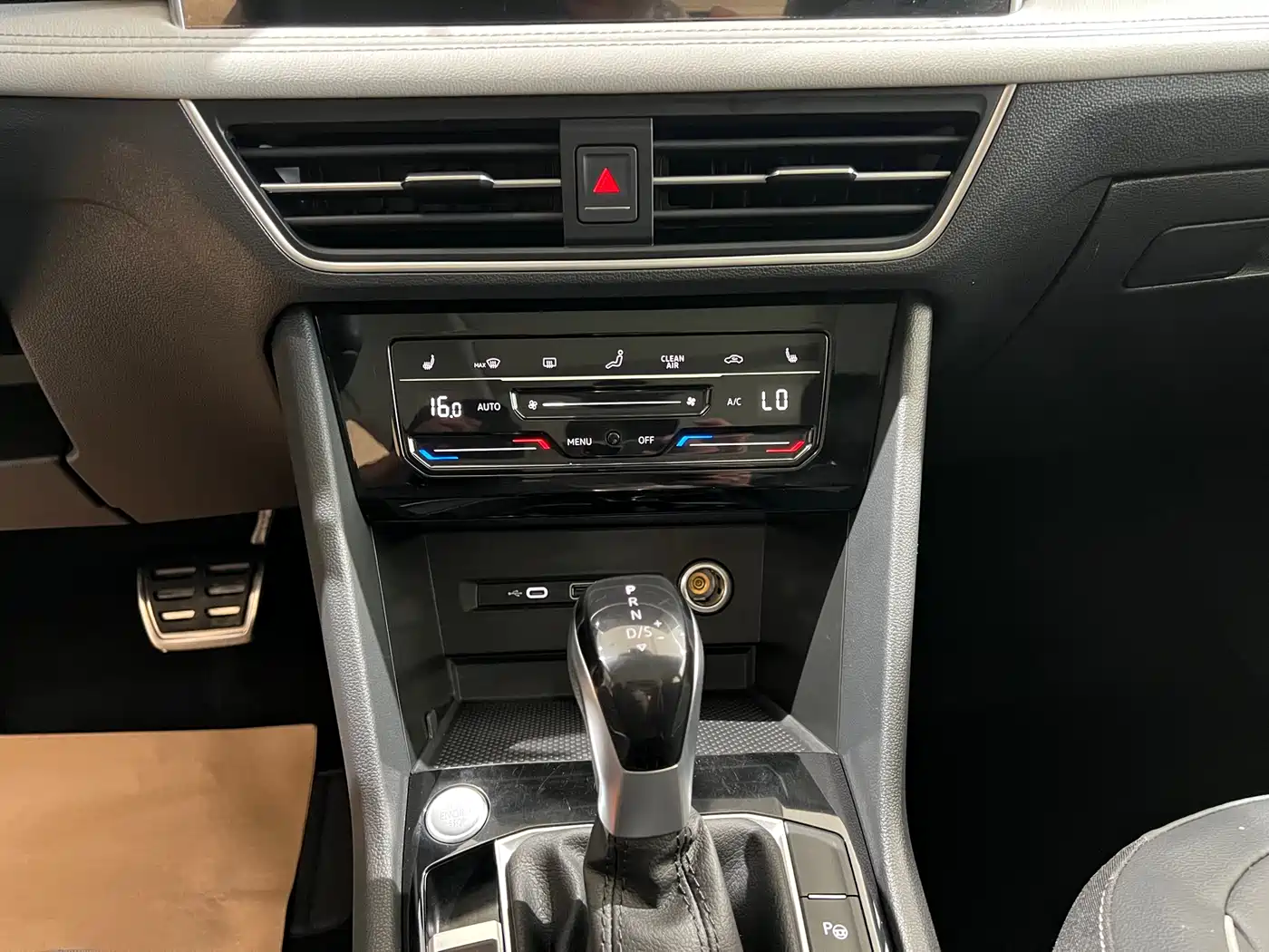 Volkswagen Tiguan L 2024 330TSI Automatic 2WD R-Line Premium Enjoyment Edition фото 10