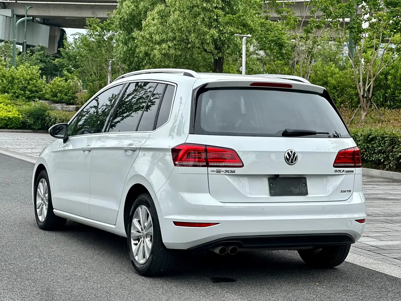 Volkswagen Golf Sportsvan 2016 230TSI Automatic Progressive фото 4