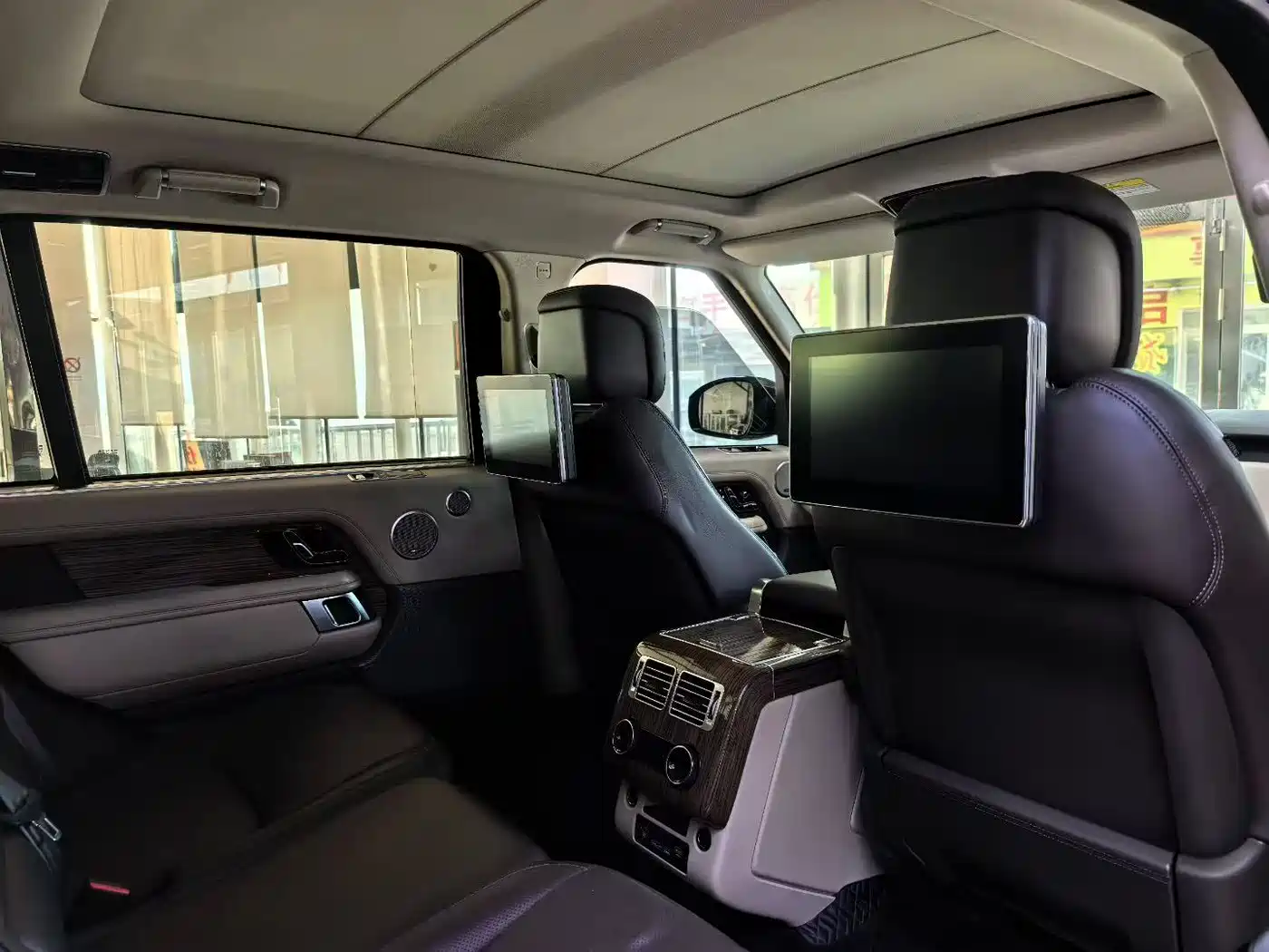 Land Rover Range Rover 2019 3.0 SC V6 Heritage Extended Edition фото 8