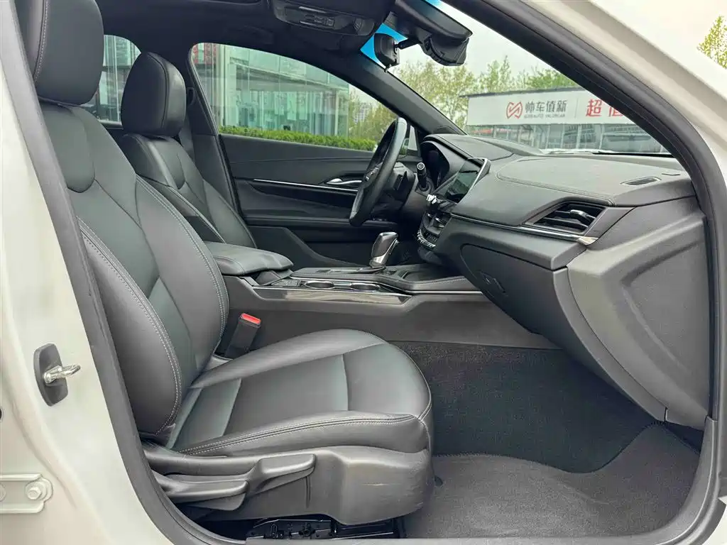 CADILLAC CT4