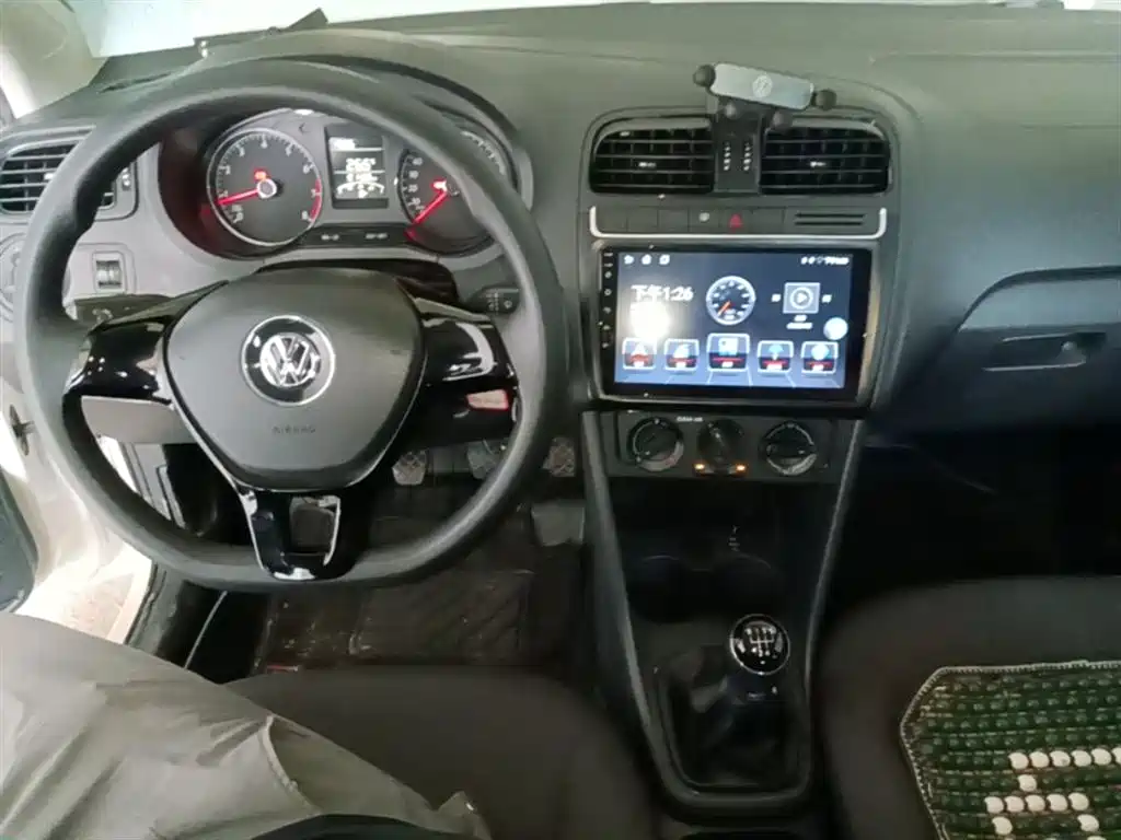Volkswagen Polo 2016 1.4L Manual Trend фото 10