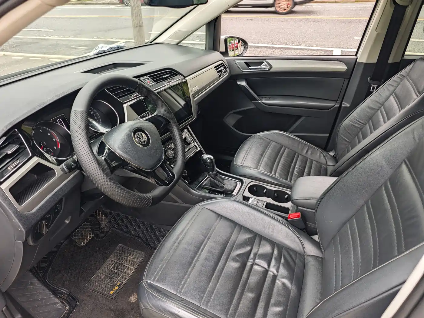 Volkswagen Touran 2016 Touran L 280TSI DSG Comfortline фото 5