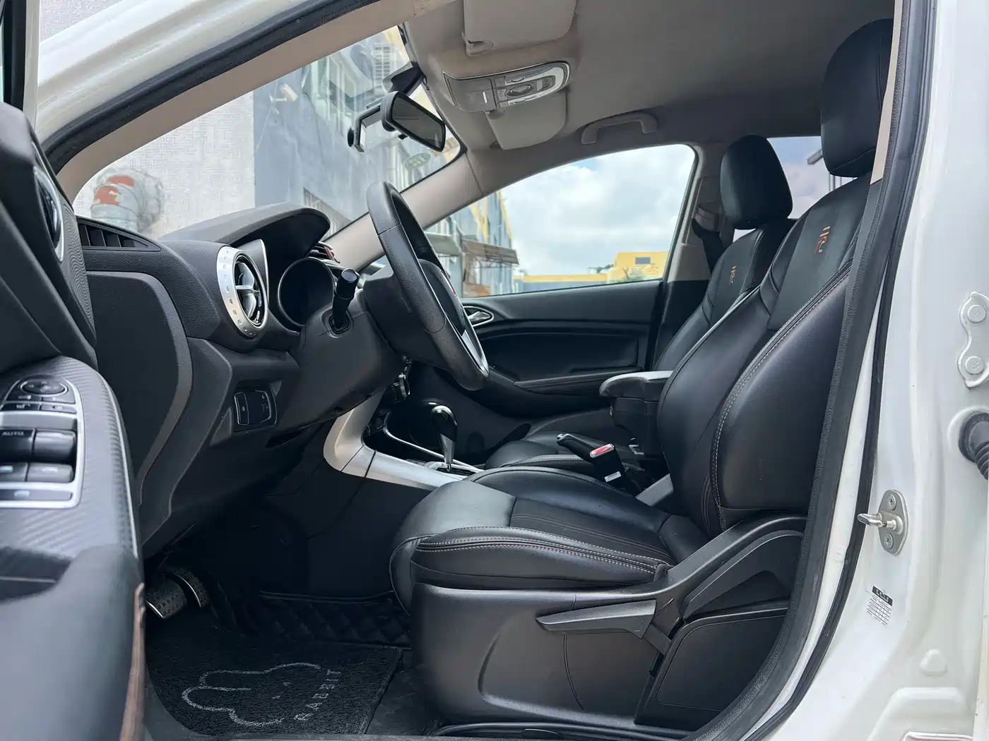 BYD Yuan 2017 1.5L Auto Cool Connect фото 4