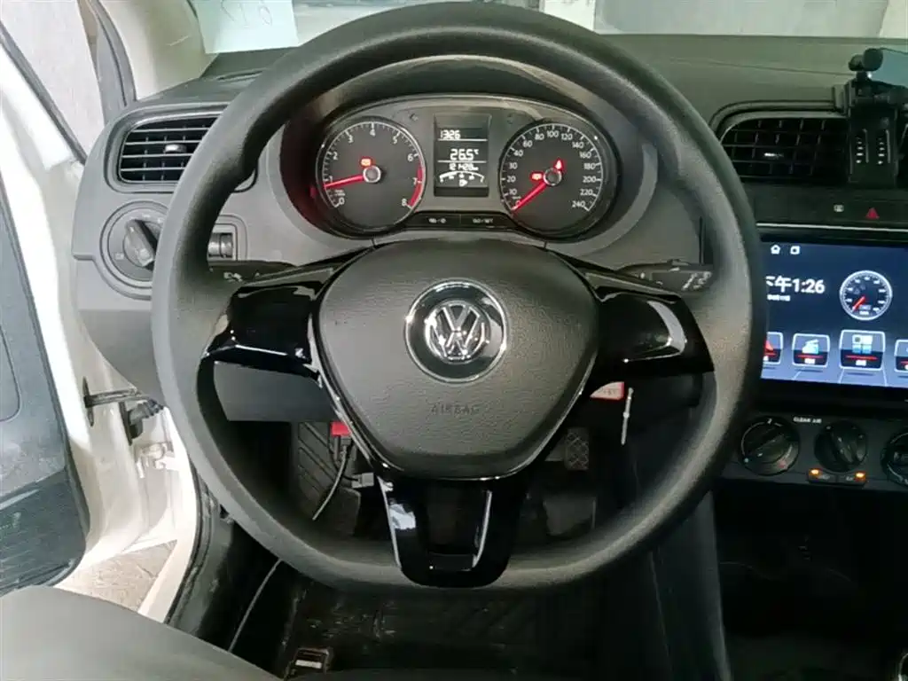 Volkswagen Polo 2016 1.4L Manual Trend фото 11