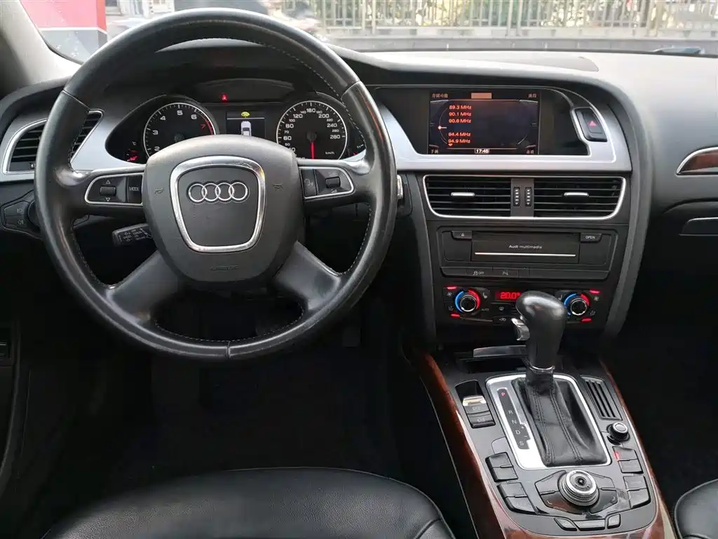 Audi A4L 2012 2.0 TFSI Automatic Technology фото 5
