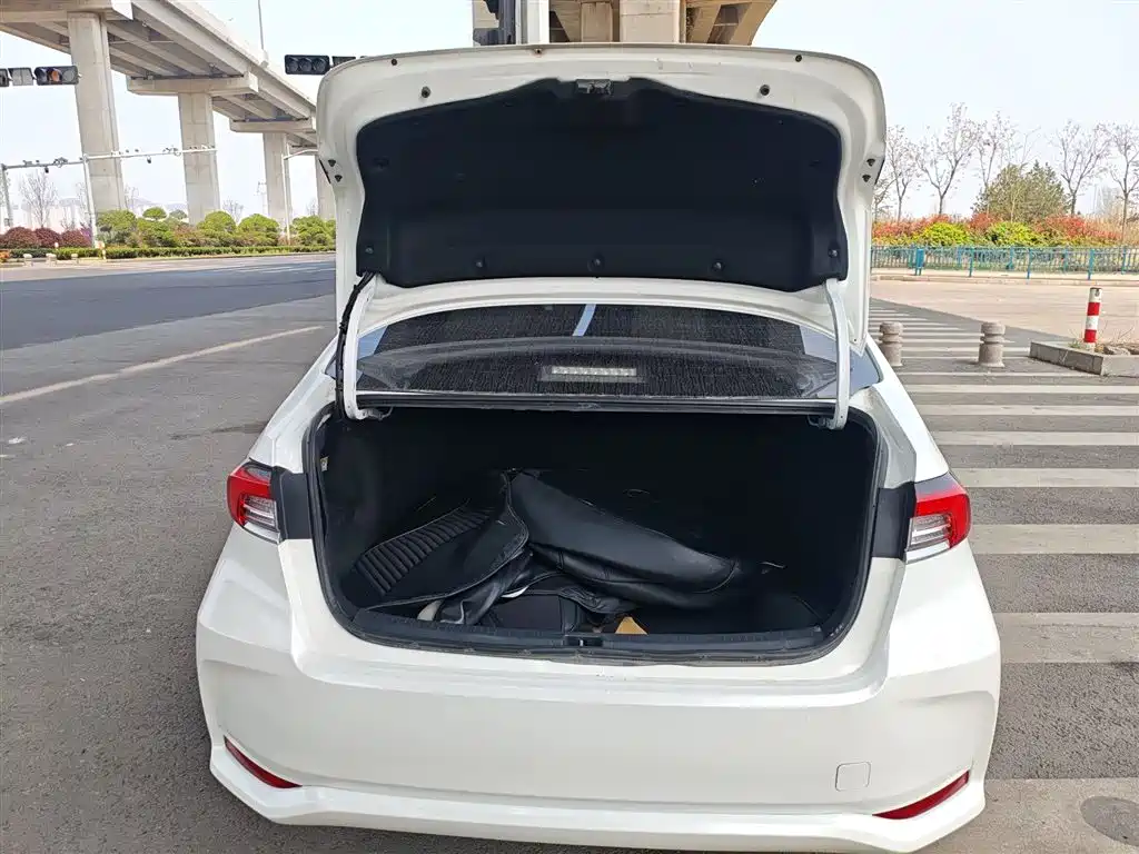 Toyota Corolla 2021 Hybrid 1.8L E-CVT Pioneer Edition фото 19