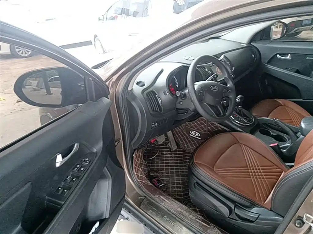 Kia Sportage 2014 2.0L Automatic 2WD GL Edition фото 16