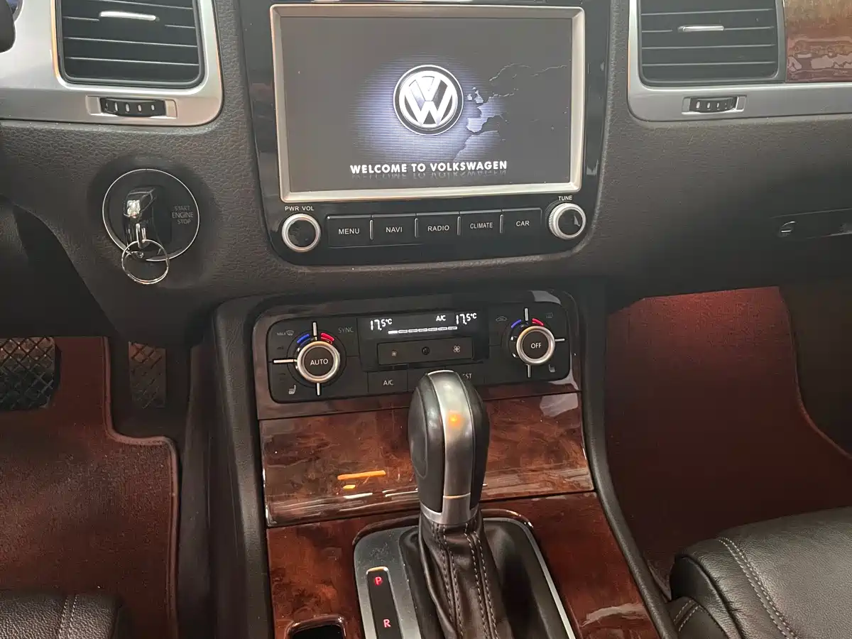Volkswagen Touareg 2014 3.0TSI New Edge Edition фото 8