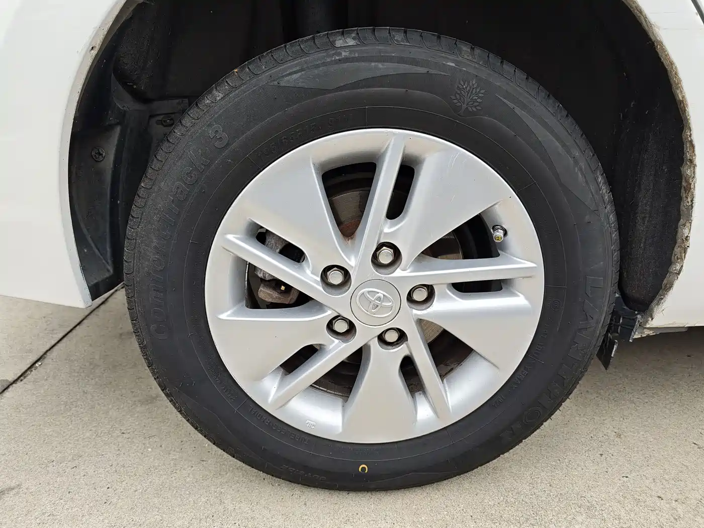 Toyota Corolla 2014 1.6L CVT GL-i фото 15