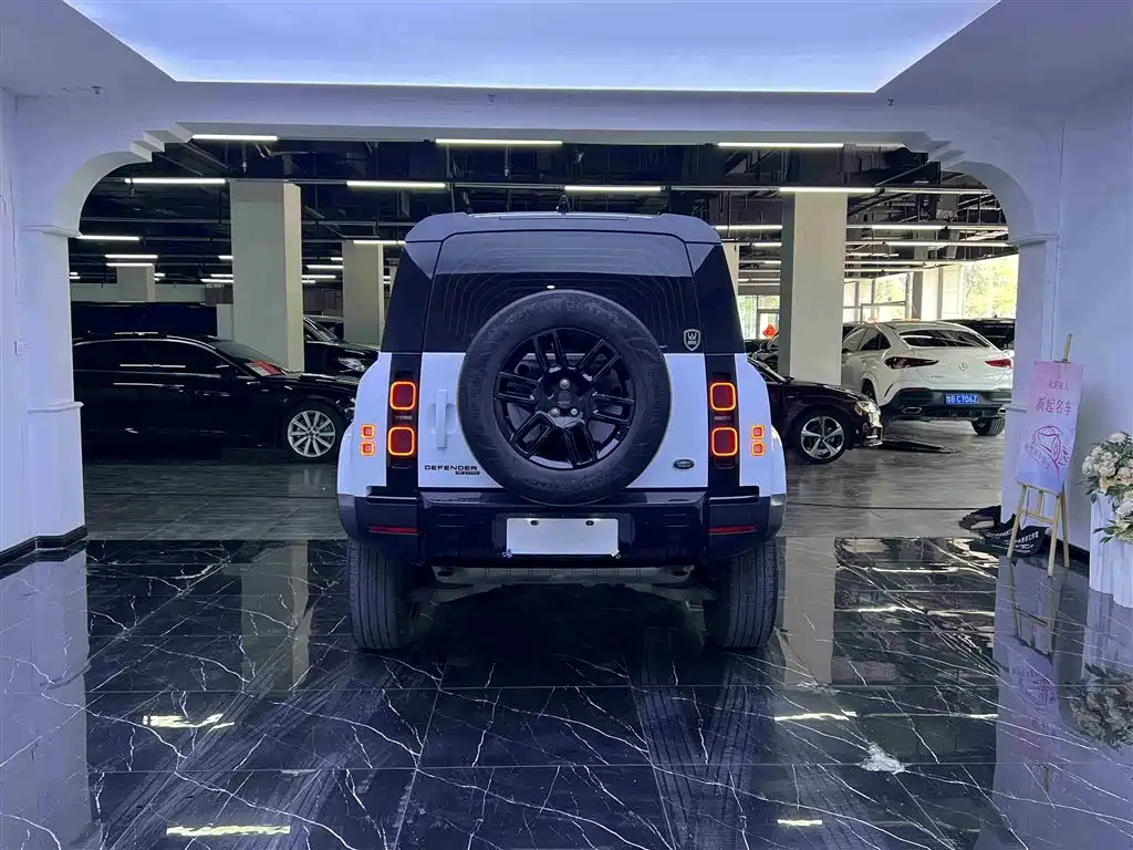 Land Rover Defender 2020 Model 110 P400 HSE фото 24