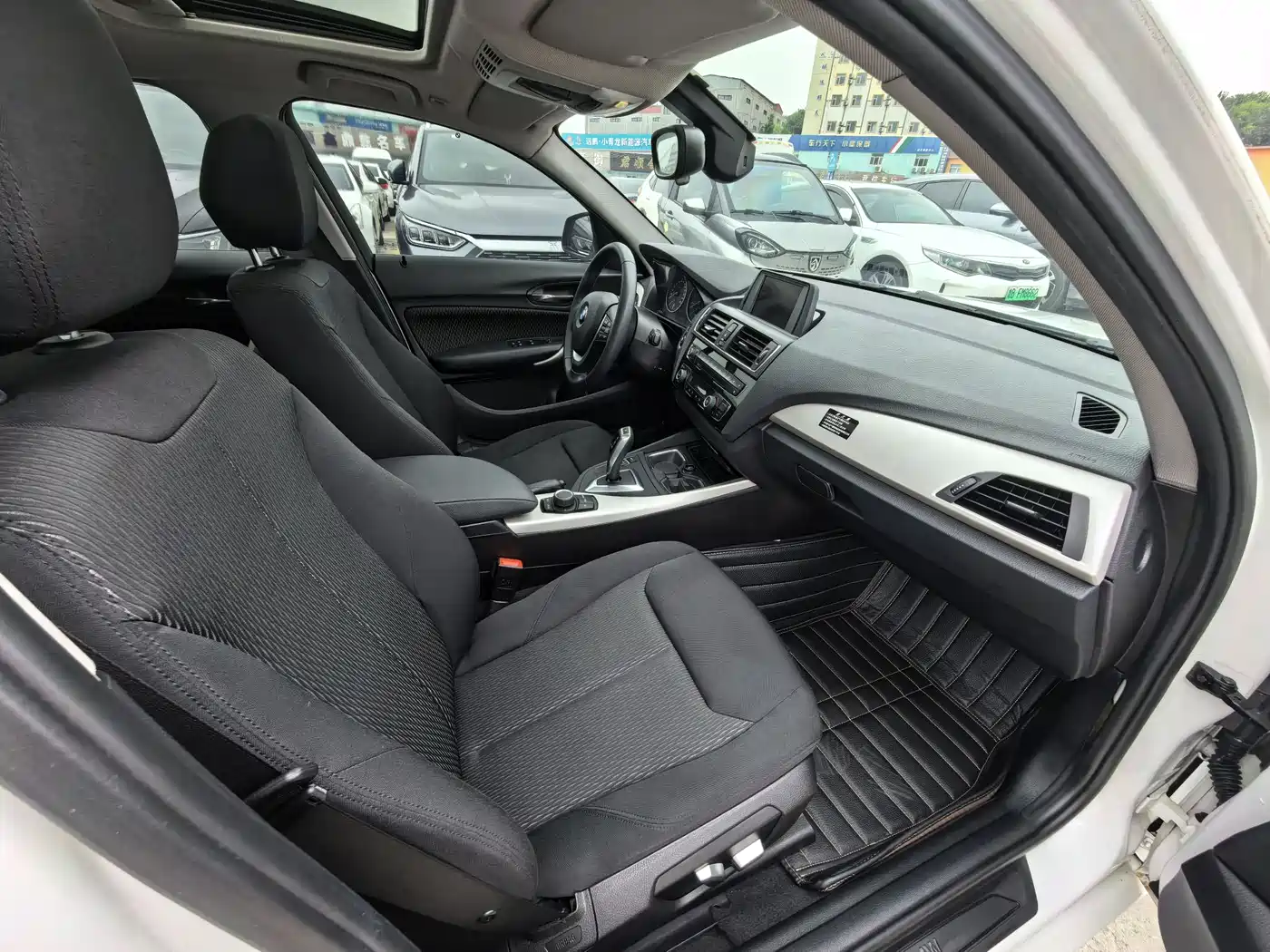 BMW 1 Series (Import) 2015 120i Leading фото 10