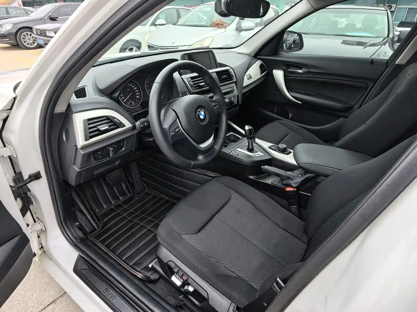 BMW 1 Series (Import) 2015 120i Leading фото 7