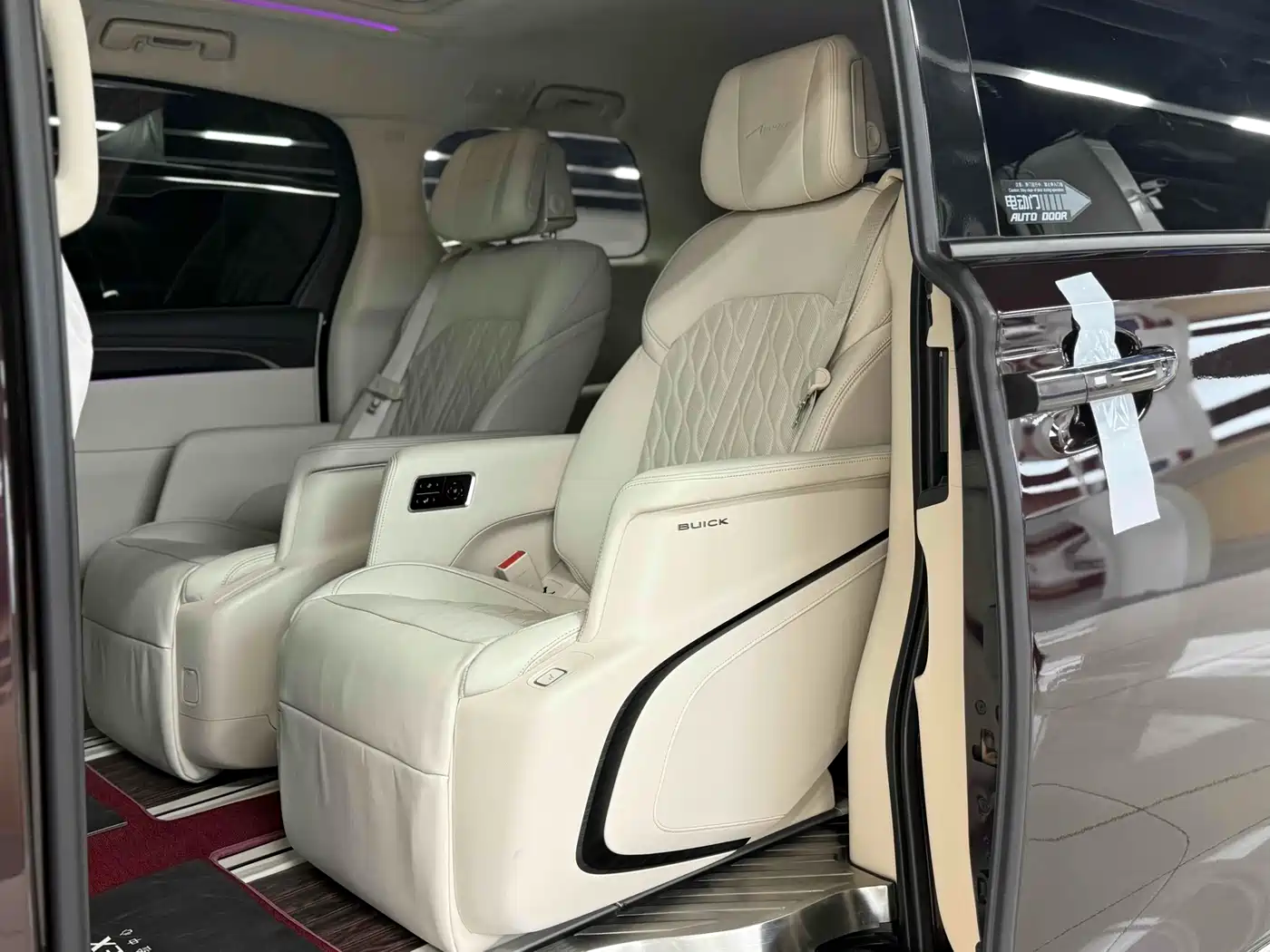 Buick GL8 2022 Avenir 7-Seater Hospitality Edition фото 2