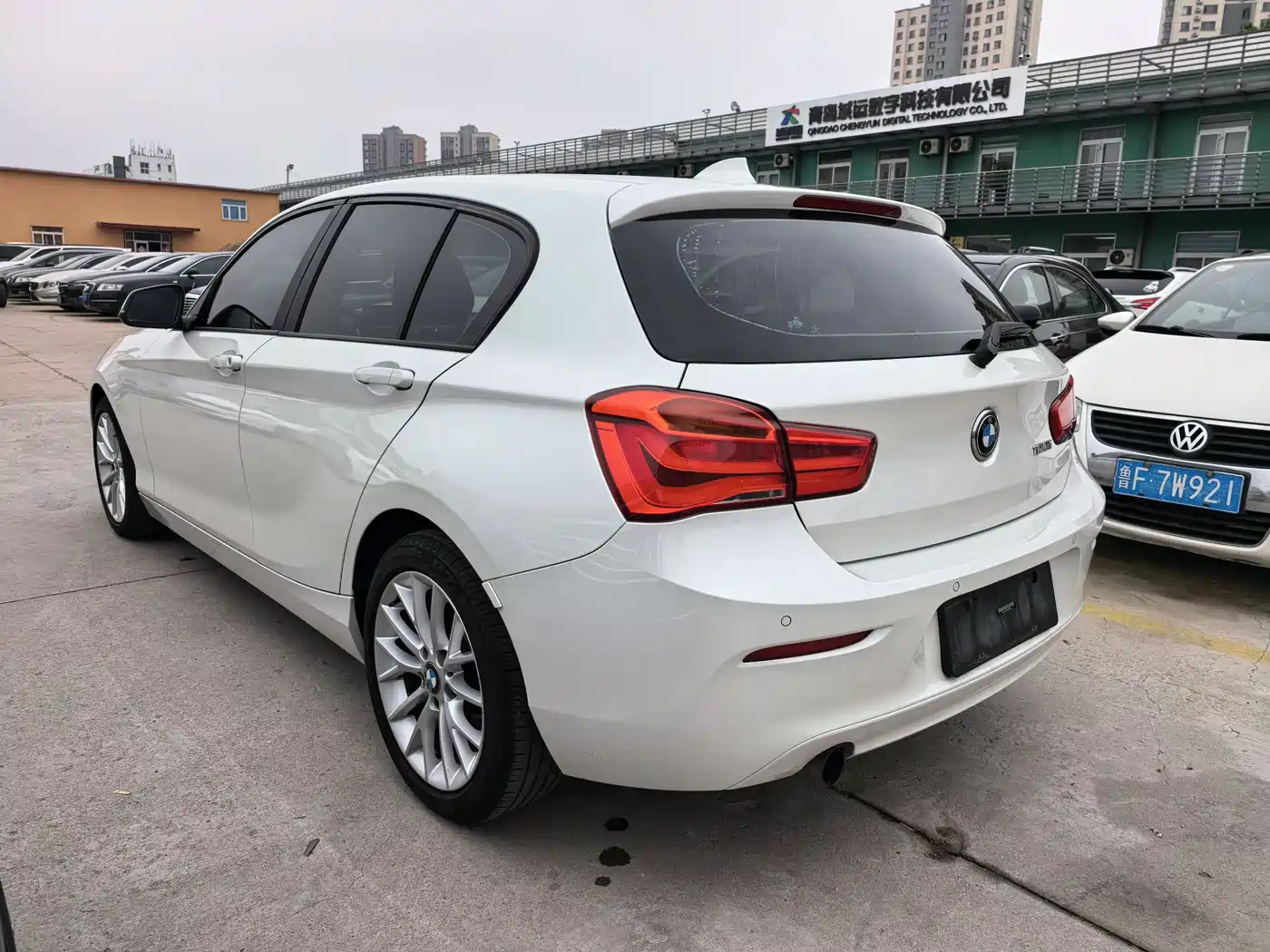 BMW 1 Series (Import) 2015 120i Leading фото 4
