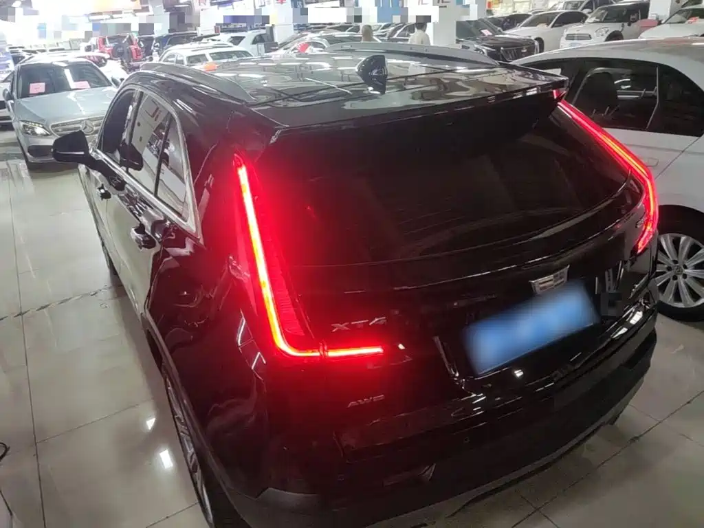 Photo 5 - Cadillac XT4