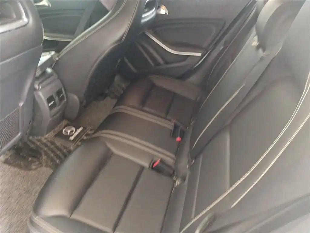 Mercedes-Benz GLA 2018 GLA 200 Dynamic фото 13