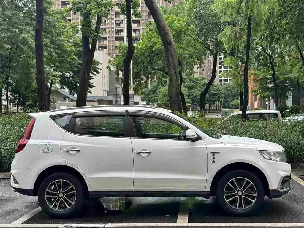 Geely Emgrand X6 2018 1.4T CVT 4G Connected Luxury 4