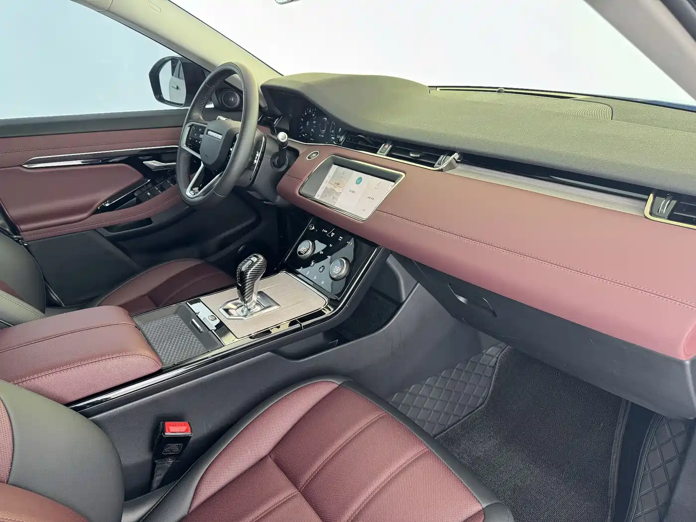 Land Rover Range Rover Evoque New Energy 2022 Range Rover Evoque L P300e Plug-in Hybrid фото 12