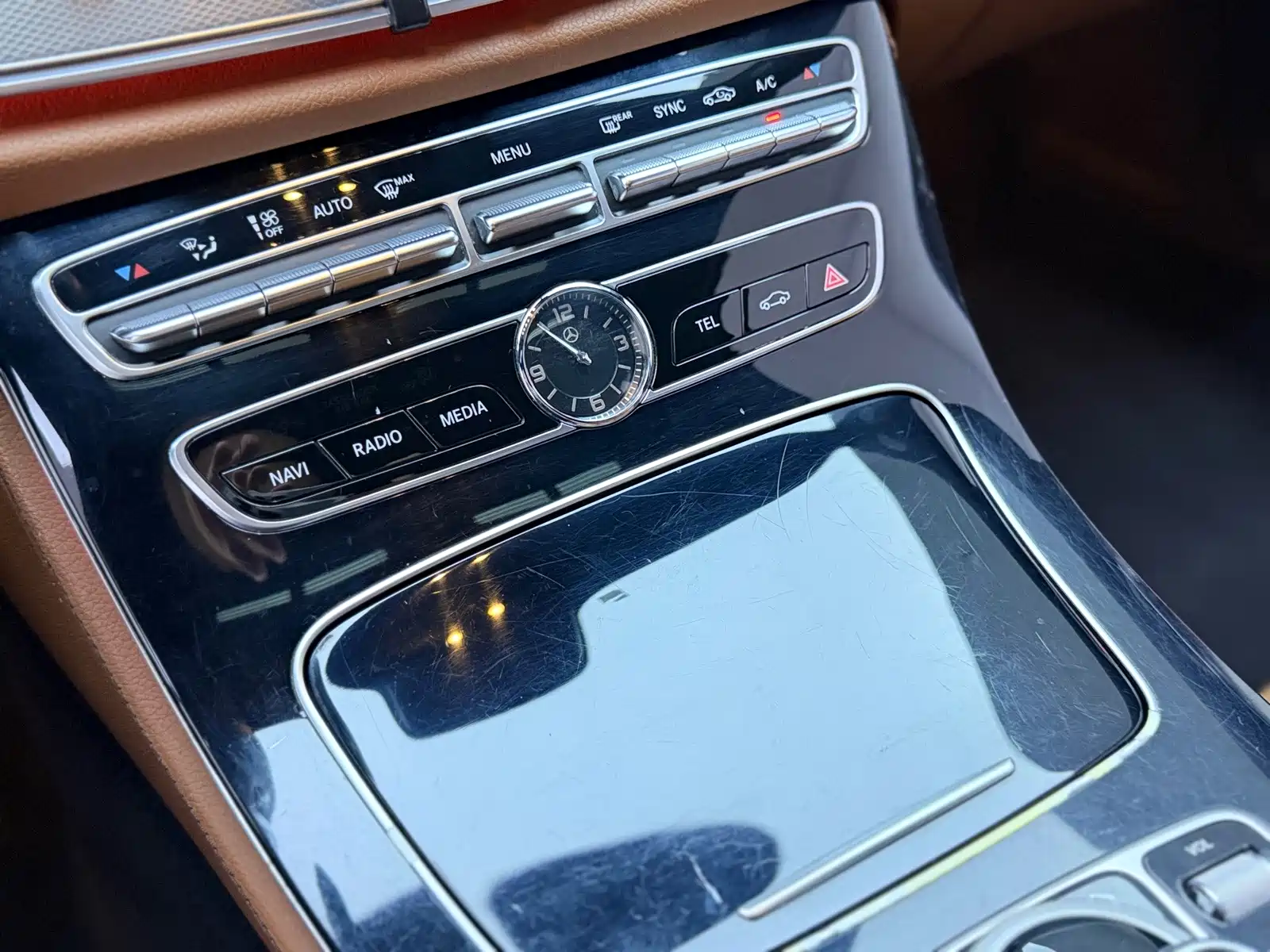 Photo 8 - Mercedes-Benz E-Class