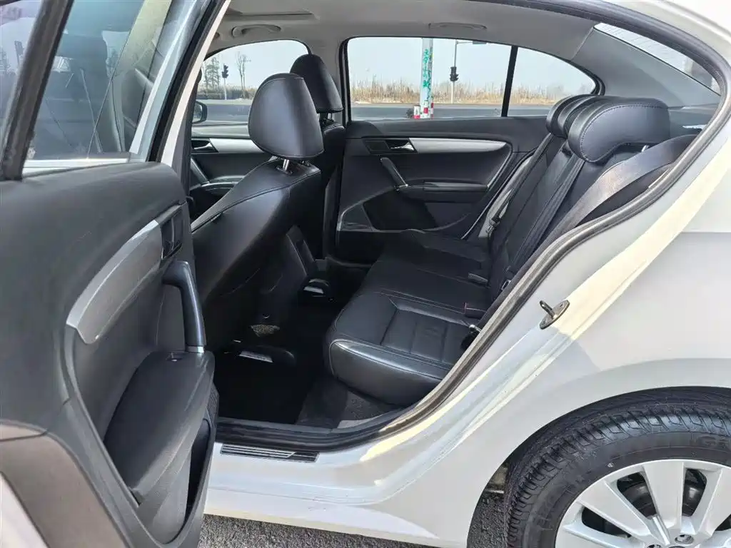 Volkswagen Lavida 2013 Facelift 1.4TSI DSG Comfort фото 6