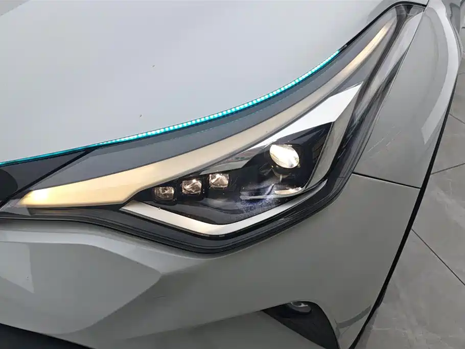 Toyota C-HR 2023 Model 2.0L Luxury Edition фото 5