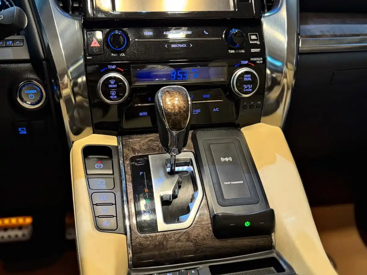 Toyota Vellfire 2019 Hybrid 2.5L HV Premium Edition фото 6