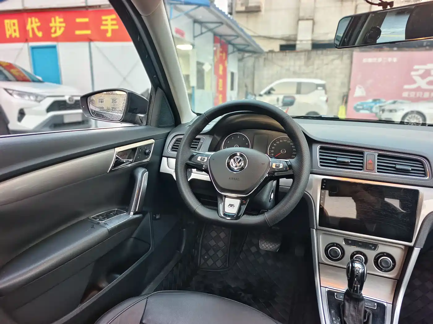 Volkswagen Lavida 2013 Facelift 1.4TSI DSG Comfort фото 8