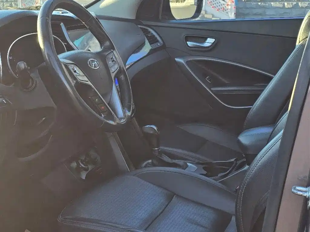 Hyundai Santa Fe 2013 Model 2.4L Automatic 2WD Smart фото 7