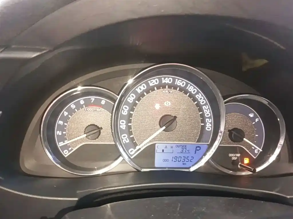 Toyota Corolla 2014 1.6L CVT GL фото 12