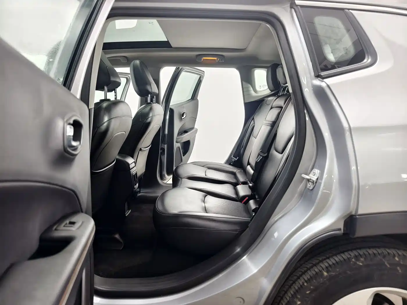 Фото 13 - Jeep Compass