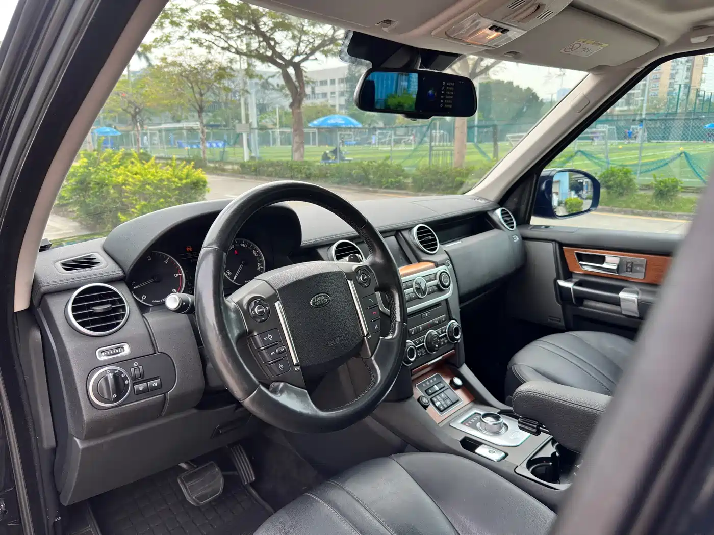 Land Rover Discovery 2015 3.0 SDV6 HSE Diesel фото 7