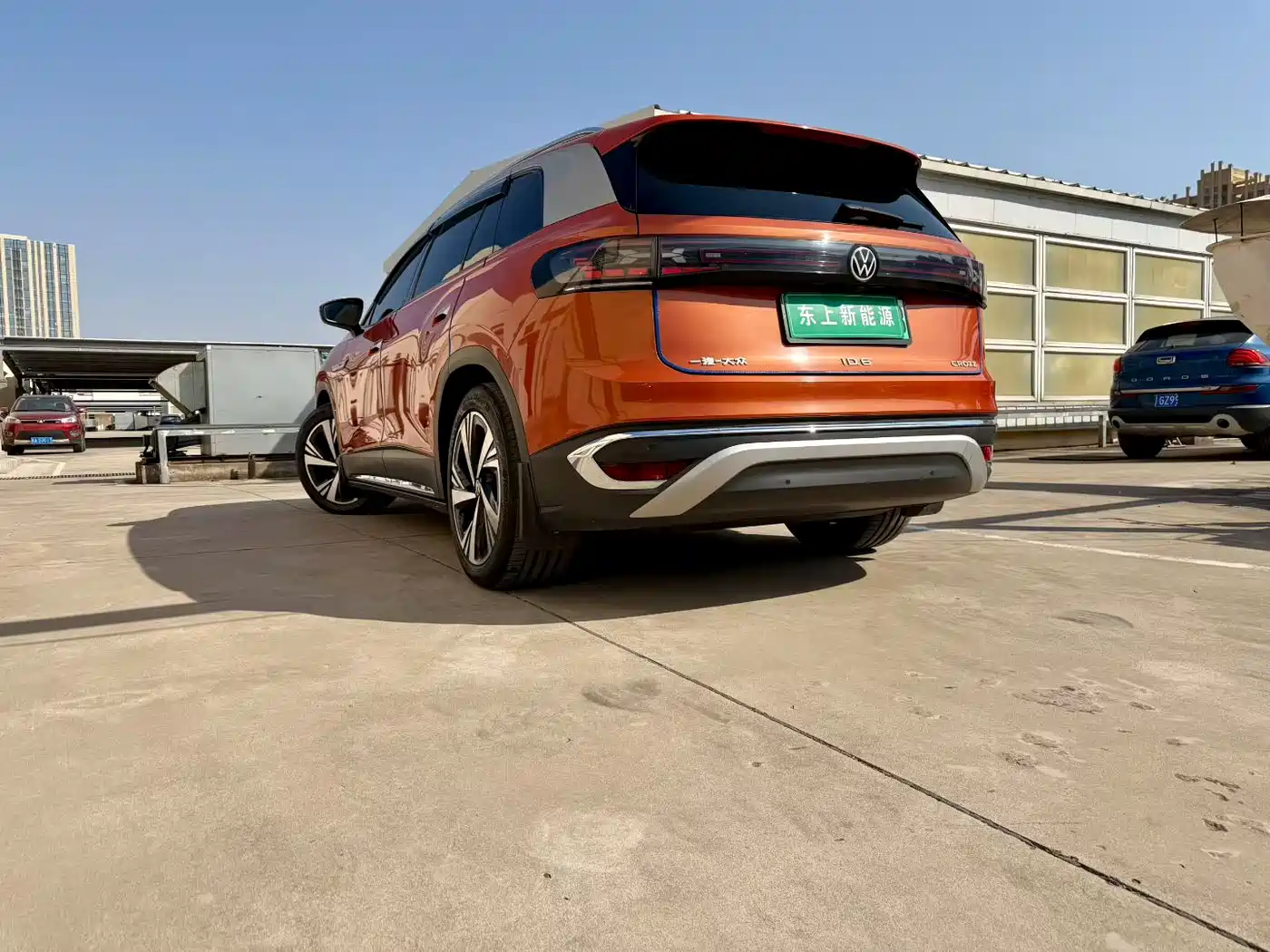 VOLKSWAGEN ID.6 CROZZ