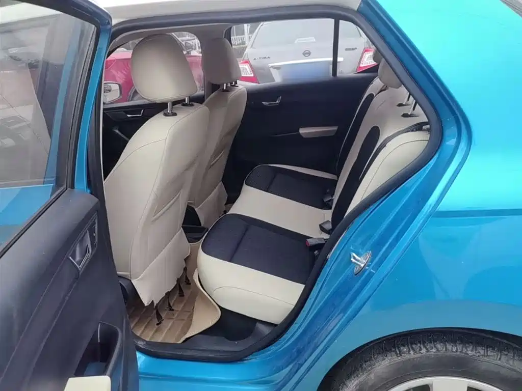 Škoda Fabia 2015 1.4L Automatic Pioneer Edition фото 17
