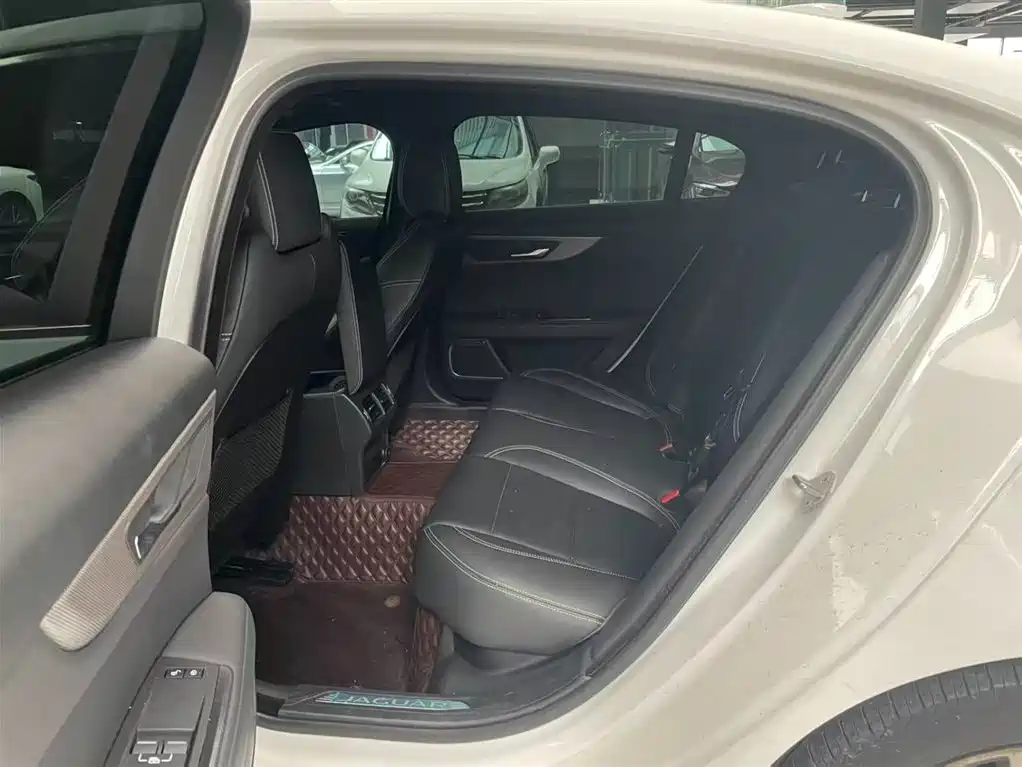 Jaguar XEL 2020 2.0T 200PS R-DYNAMIC Youth Sport Edition фото 6