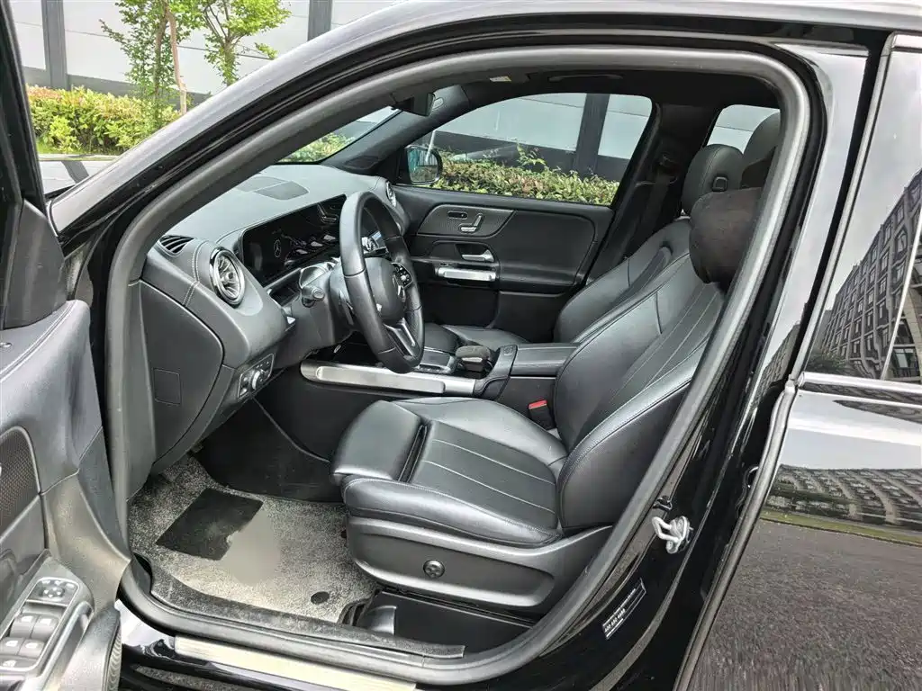 MERCEDES-BENZ GLB