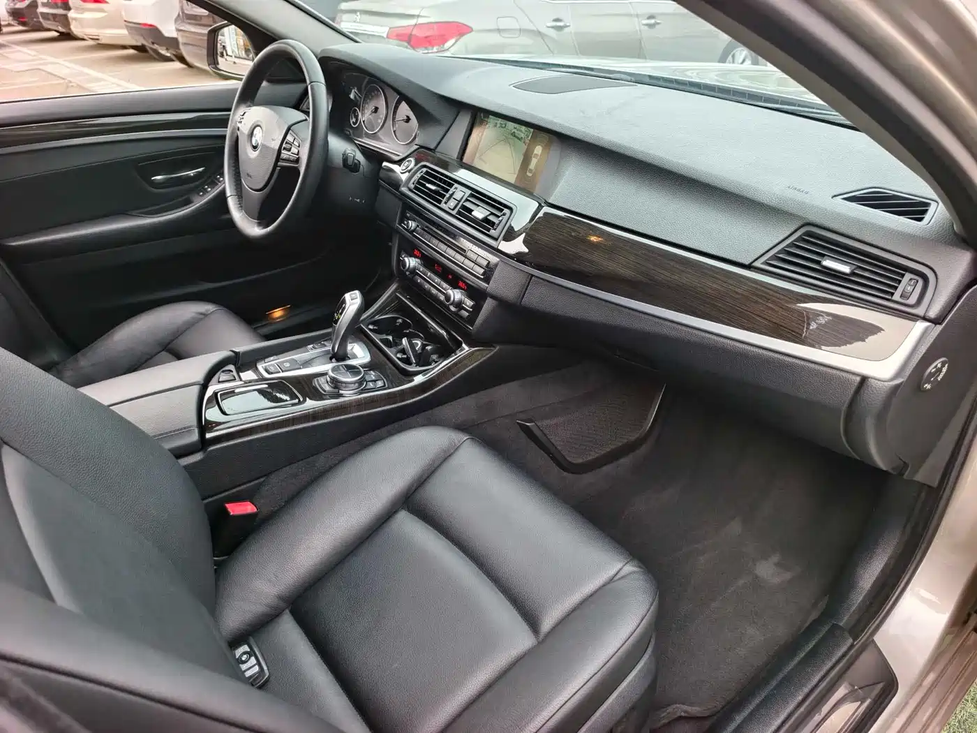 BMW 5 Series 2012 535Li Leadership фото 6