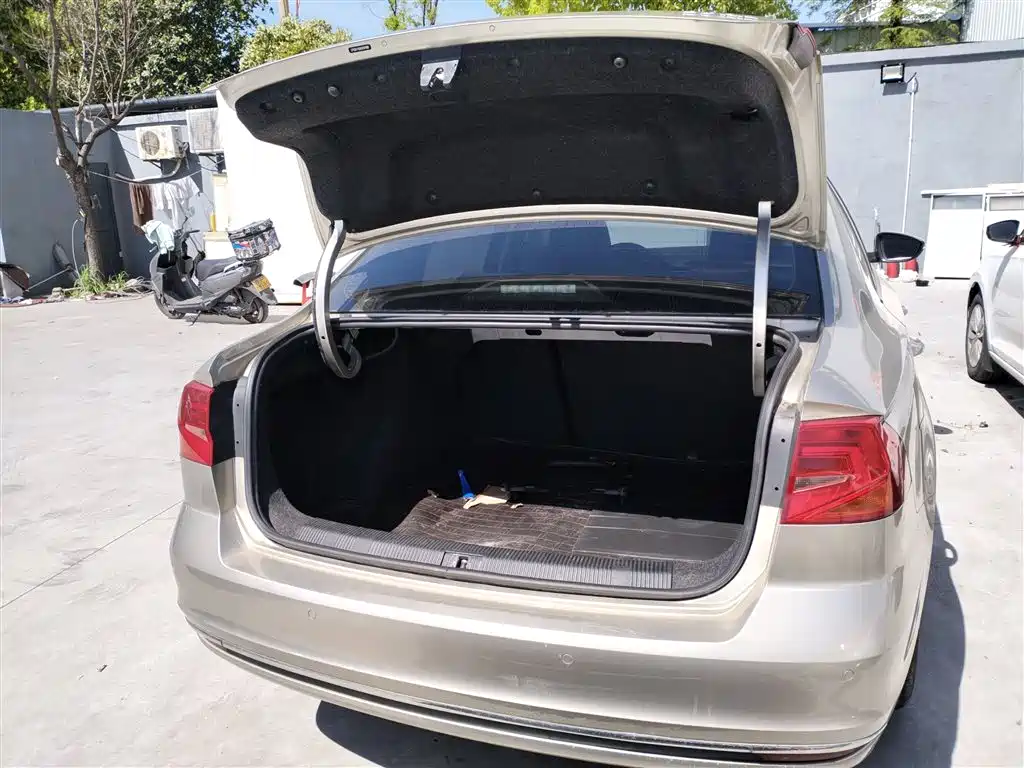 Volkswagen Bora 2016 Model 1.6L Manual Comfort фото 15